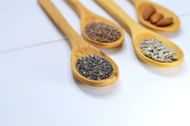 Nuts and seeds are also a good source of vitamin E (Image via Pexels @Miguel a Padrinan)